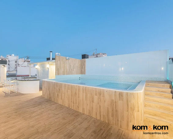 Highbar: Terraza Chill Out en la Azotea del hotel Odissey Room en el centro de Alicante. Proyecto Integral de Kom&Kom